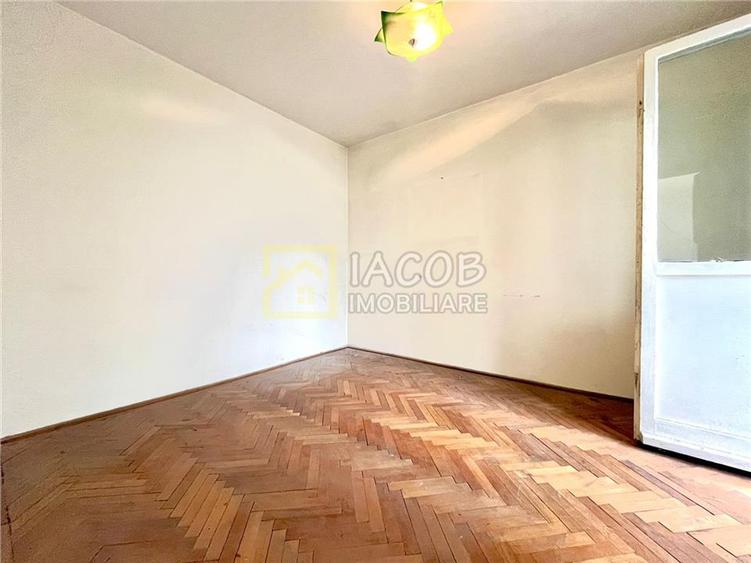Apartament 3 camere, str. Stadionului, etaj 2