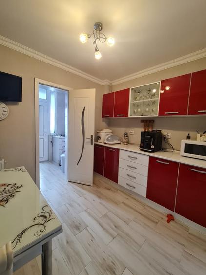 Vanzare apartament 3 camere dec in Galati, Sid-Vest, parter cu gradina