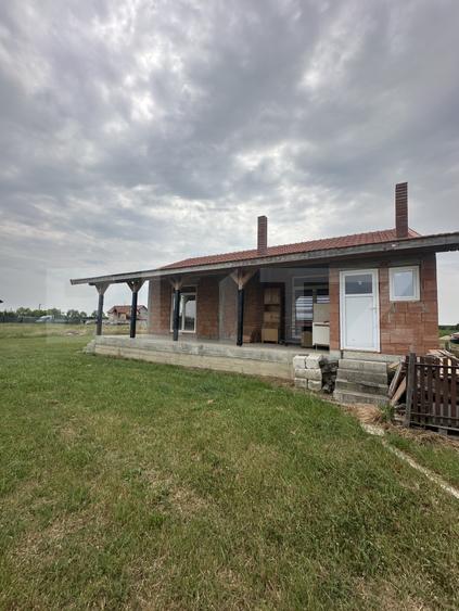 Casa la roșu 3 camere, 144 mp, 584 mp teren, zona Cionchesti