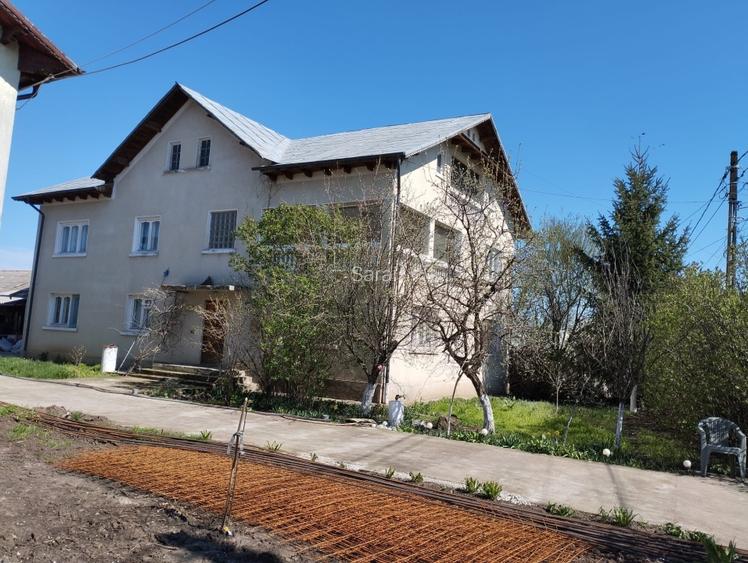 Casa mare +teren > 2000 m2     8dorm+ 3 bai - 2