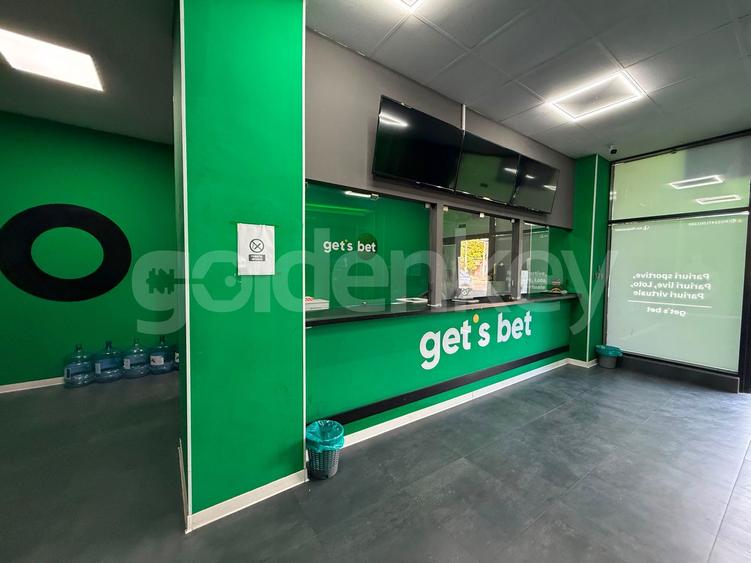 Spatiu comercial stradal, 162 mp