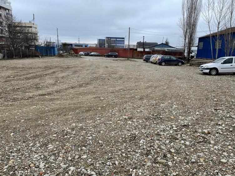 Vand teren cu hale 8.000 mp Sos. Bucium nr. 23