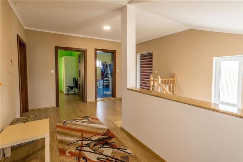 Casa individuala cu CF,170 mp utili,teren 1120 mp,Situata in Apahida!