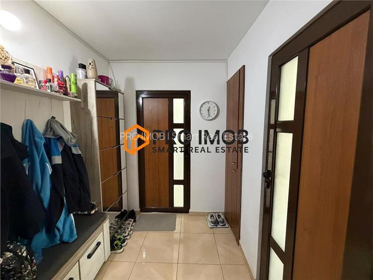 Apartament 3 camere cf 1 semidecomandat zona Micro 3 - 6