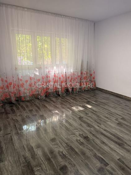 Vanzare Apartament 4 Camere intre Mall Vitan si Metrou Mihai Bravu