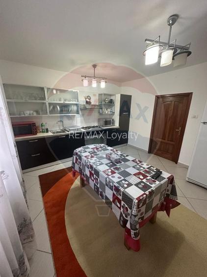 Casă spațioasă 6 camere, 2 băi, garaj spatios și terasă