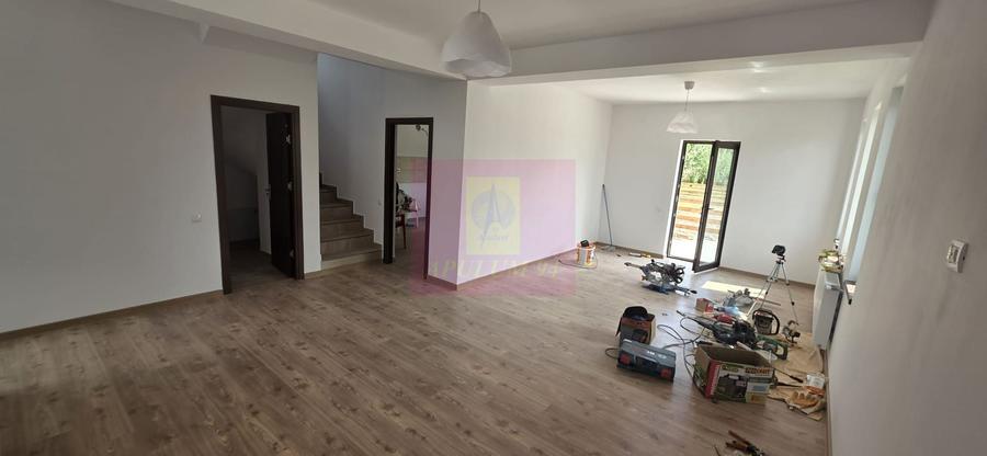 Vila cu 4 camere de vanzare  in Brebu