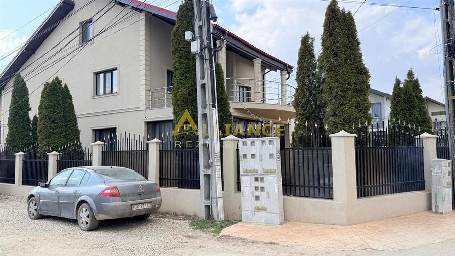 Vila spatioasa cu 9 camere, foisor, magazie, curte amenajata complet