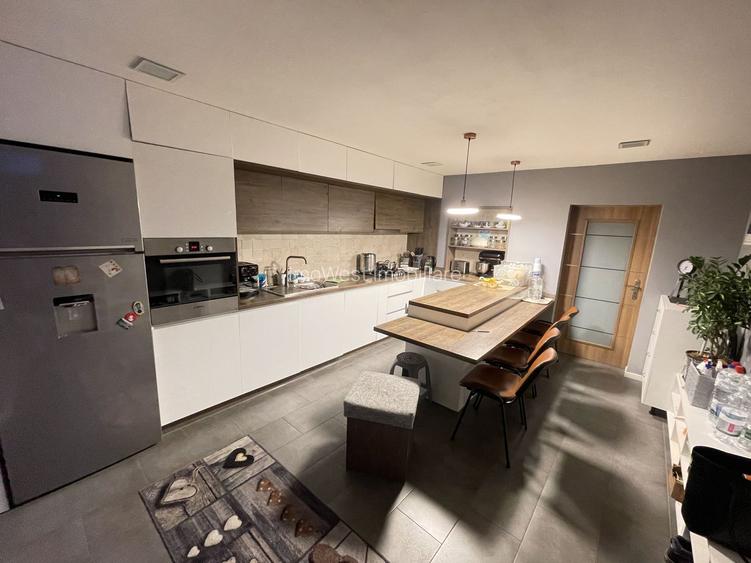 Casa S+P+E+M | 605 mp utili | 10 camere | 3 bucatarii | 4 bai | 3 terase | Garaj