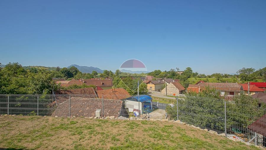 Casă nouă langă Brașov, curte însorită și vedere panoramică