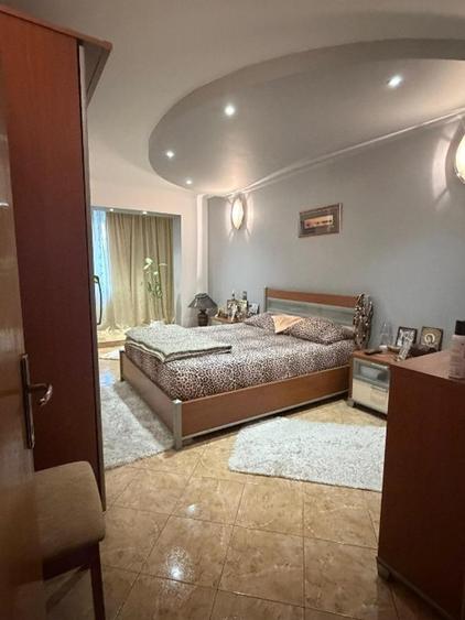 Vanzare apartament 3 camere zona Dristor