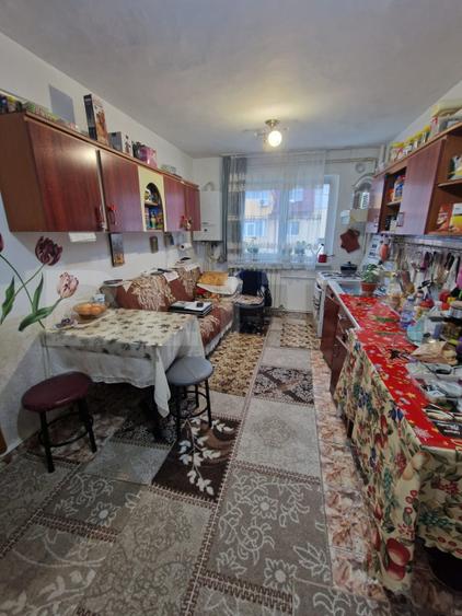 Apartament 3 camere, 62 mp, plus boxă, zona George Enescu