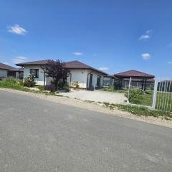 Vila de inchiriat 95 mp utili,600 mp curte,cartier rezidential,Balotesti