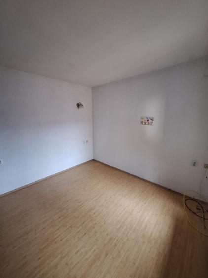 Capitol, imobil P+1, IDEAL BIROURI, 150 mp., curte