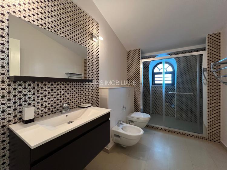 VILA DEOSEBITA / SPATII GENEROASE / CURTE PROPRIE - 51