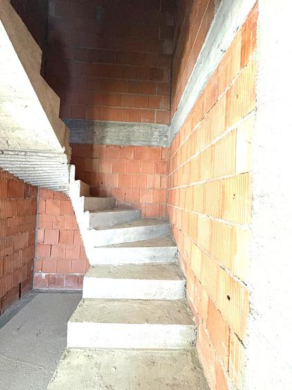 Apartament nou pe 2 nivele strada Crasnei semifinisat 114.000eur neg