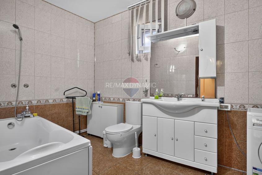 Casă/Spatiu comercial  si teren 422 mp de inchiriat zona Uta - 12