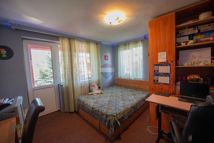 Casa de vanzare 9 camere potential investitie Cornetu teren 1200mp