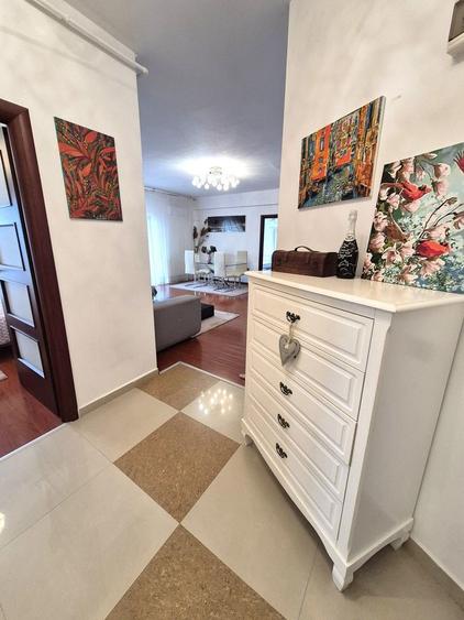 Apartament 3 camere, zona Bazilescu-Jiului.