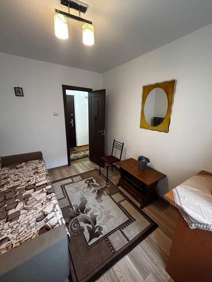 Apartament de 3 camere, etajul 1/4, zona Alexandru cel Bun