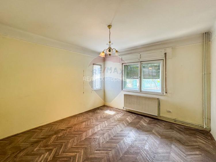 Casă / Vilă spațioasă cu curte generoasă în Urlați - 8