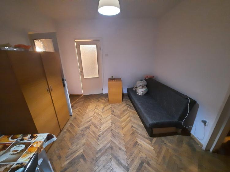 Apartament cu 2 camere, zona Podu Ros