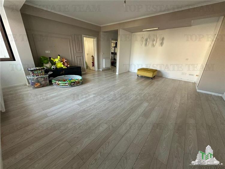 PLATA IN RATE - Apartament 3 camere cu terasa de vanzare in zona Parc Bazilescu