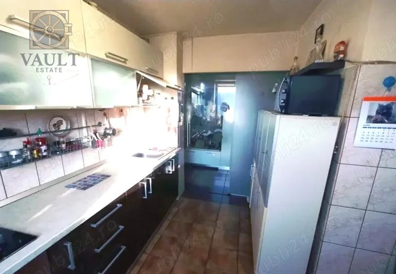Apartament 3 camere - zona 1 Decembrie 1918
