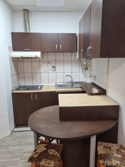 Garsoniera mobilata si utilata zona Broscarie
