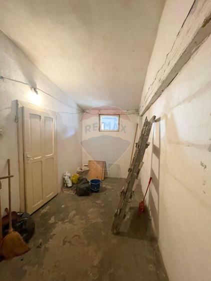 Casă cu 3 camere de vânzare în zona centrala comison 0% + garaj