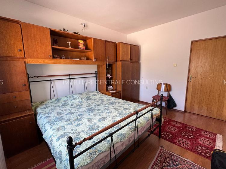 Vila cu curte generoasă Lazu - 11