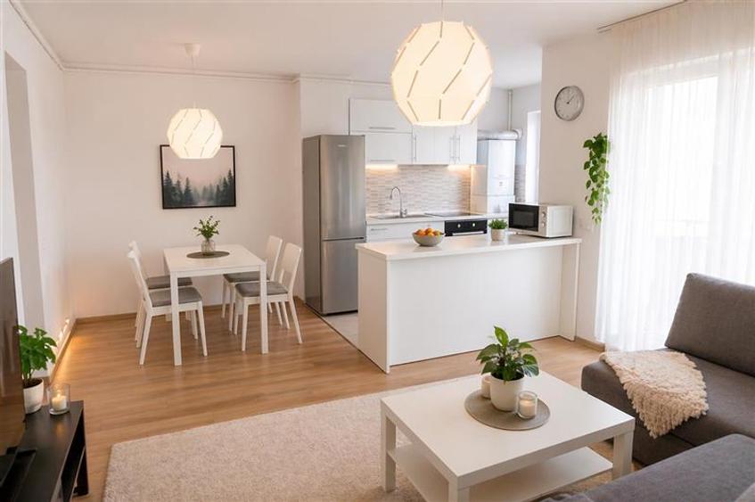 Apartament 2 camere, decomandat, boxa, loc parcare, Tractorul, Brasov