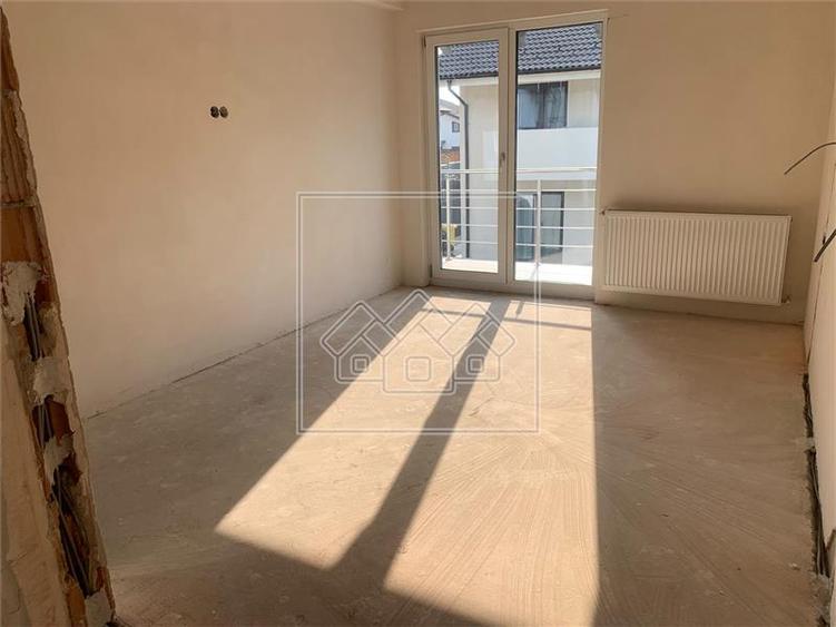 Duplex de vanzare in Selimbar, 3 dormitoare, curte si parcare