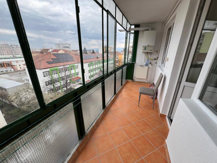 Închiriez apartament 2 camere decomandat – zona Mihai Viteazul
