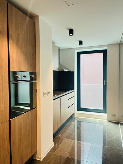 3 Camere - One Charles de Gaulle