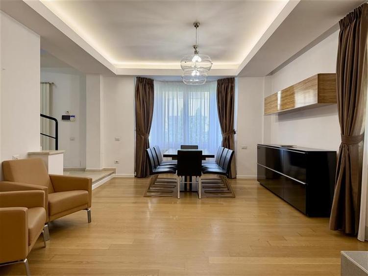 Vila premium cu lift interior, 7 dormitoare si curte proprie I Pipera