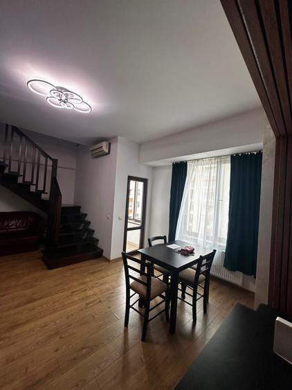 Apartament PENTHOUSE, 3 camere, 2 bai,  etajul 8/8, zona Centru-Palas Mall