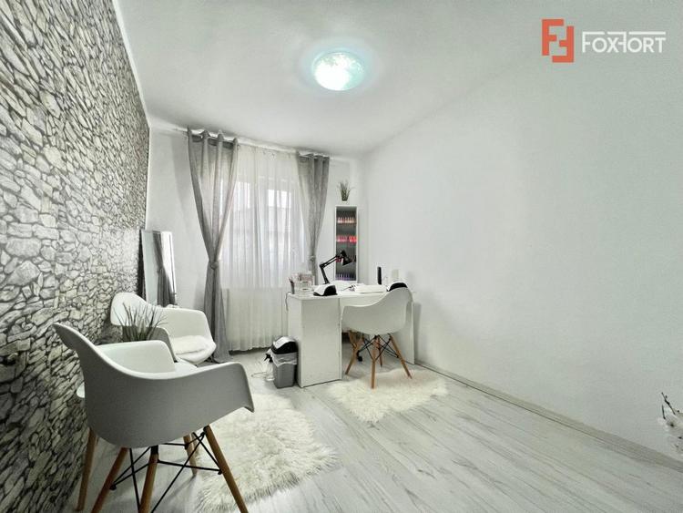 Apartament cu 3 camere, etaj 4 de vanzare, zona Spitalul Judetean