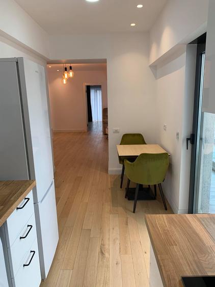 Apartament cu 2 camere, 2 băi și balcon – central, lângă Piața Victoriei