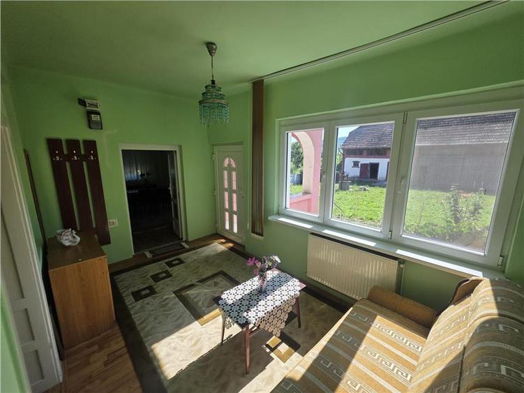 Casa de vanzare, Voiniceni, 10 arii, pivnita, 2 bucatarii, spre Unirii, Mures
