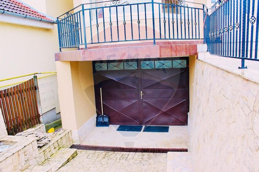 Casă / Vilă cu 6 camere de vânzare în zona Oncea