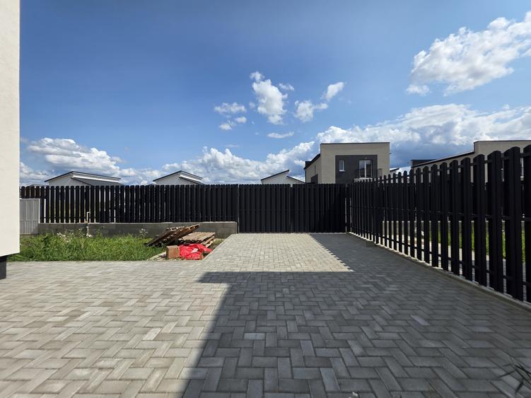 Casa individuala finalizata, P+E, teren 300mp, Sanpetru