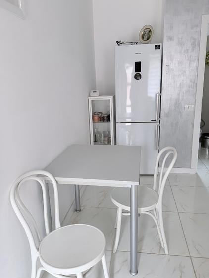Apartament la curte cu loc de parcare