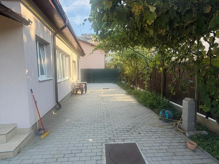 Casa de inchiriat semicentral pentru locuit sau birouri/cabinete