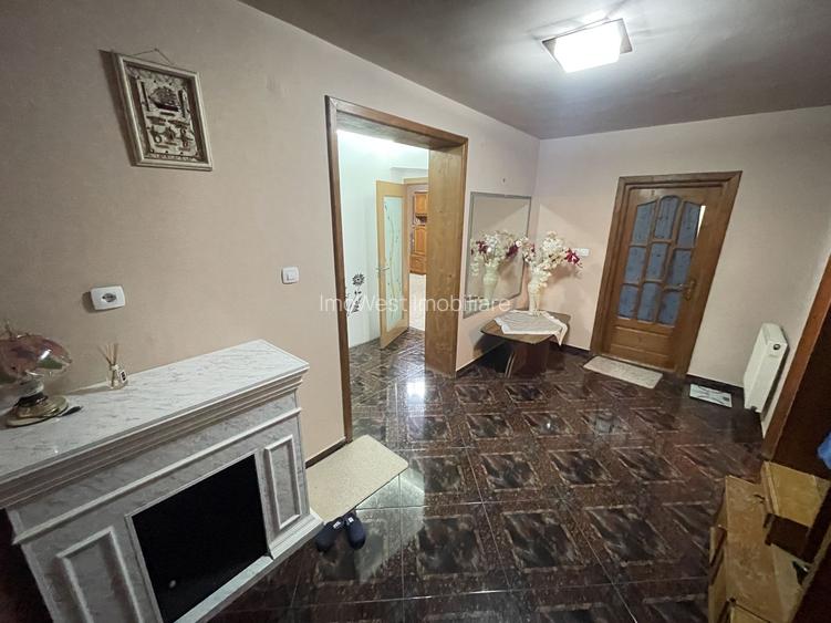 Casa S+P+E+M | 605 mp utili | 10 camere | 3 bucatarii | 4 bai | 3 terase | Garaj