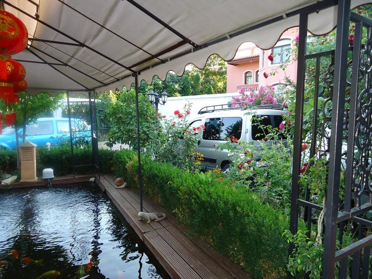 Vila piscina superba gradina matura cu iesire directa la padure