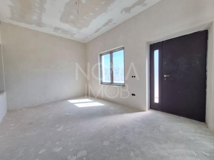 Casa generoasa cu 5 camere, 2 bai, dressing si parcare – Sura Mica