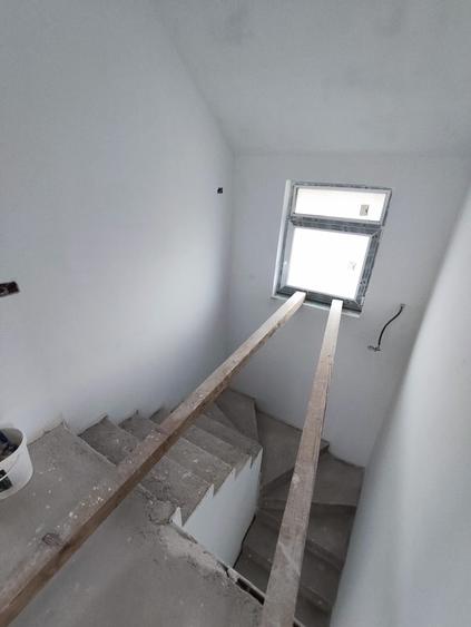 FARA COMISIOANE casa 5 camere 2 bai P+E+pod terasa beci camera tehnica la cheie