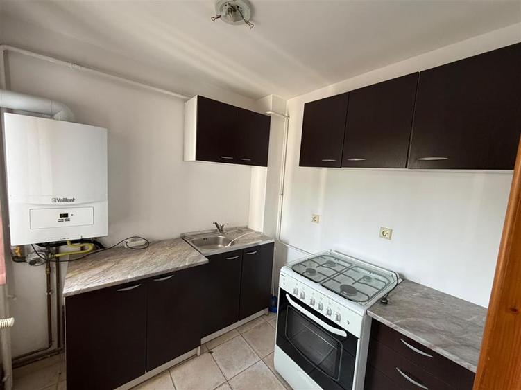 Apartament 3 camere, parter, zona Biserica Catolica