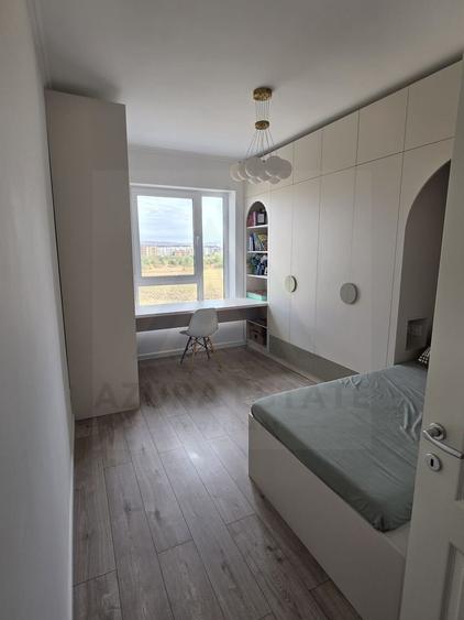 Apartament ultrafinisat 72 mp utili 3 camere 2 bai lift C. Surii Mici